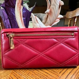 NWT Michael Kors Jet Set Travel
Lg PVC Leather Trifold Wallet (Chili)